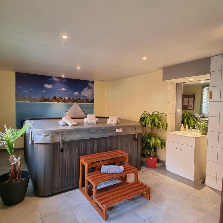 Gite Bruyere, 2 A 5 Personnes Avec Salle De Jeux Et Spa Dans La Residence Вантрон Экстерьер фото